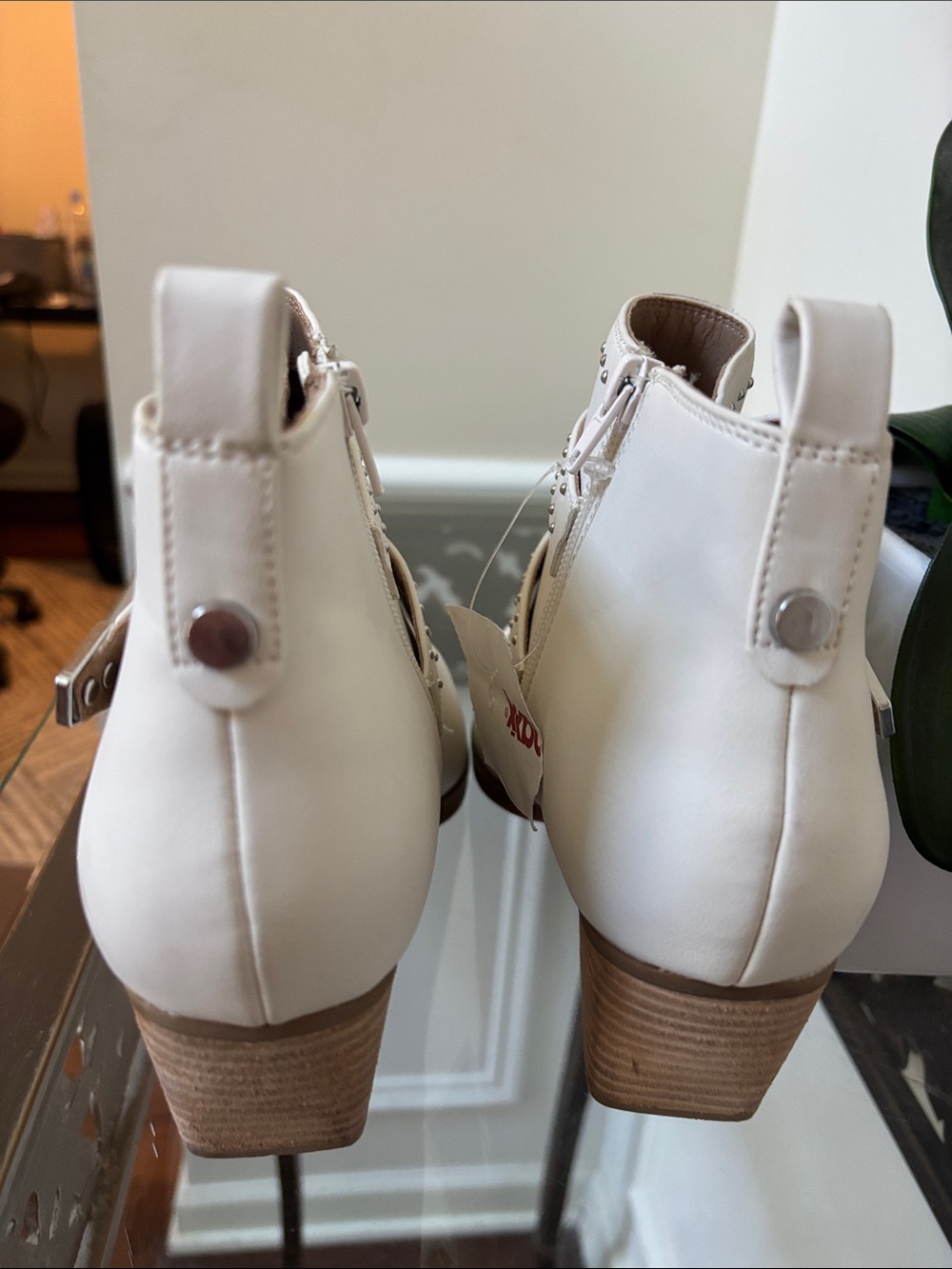 Dolce Vita White Studded Buckle Ankle Boots/Booties size 9 - Picture 4 of 8